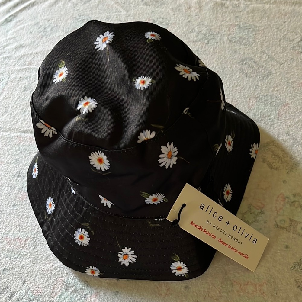 Alice Olivia Daisy Bucket Hat Reversible in White